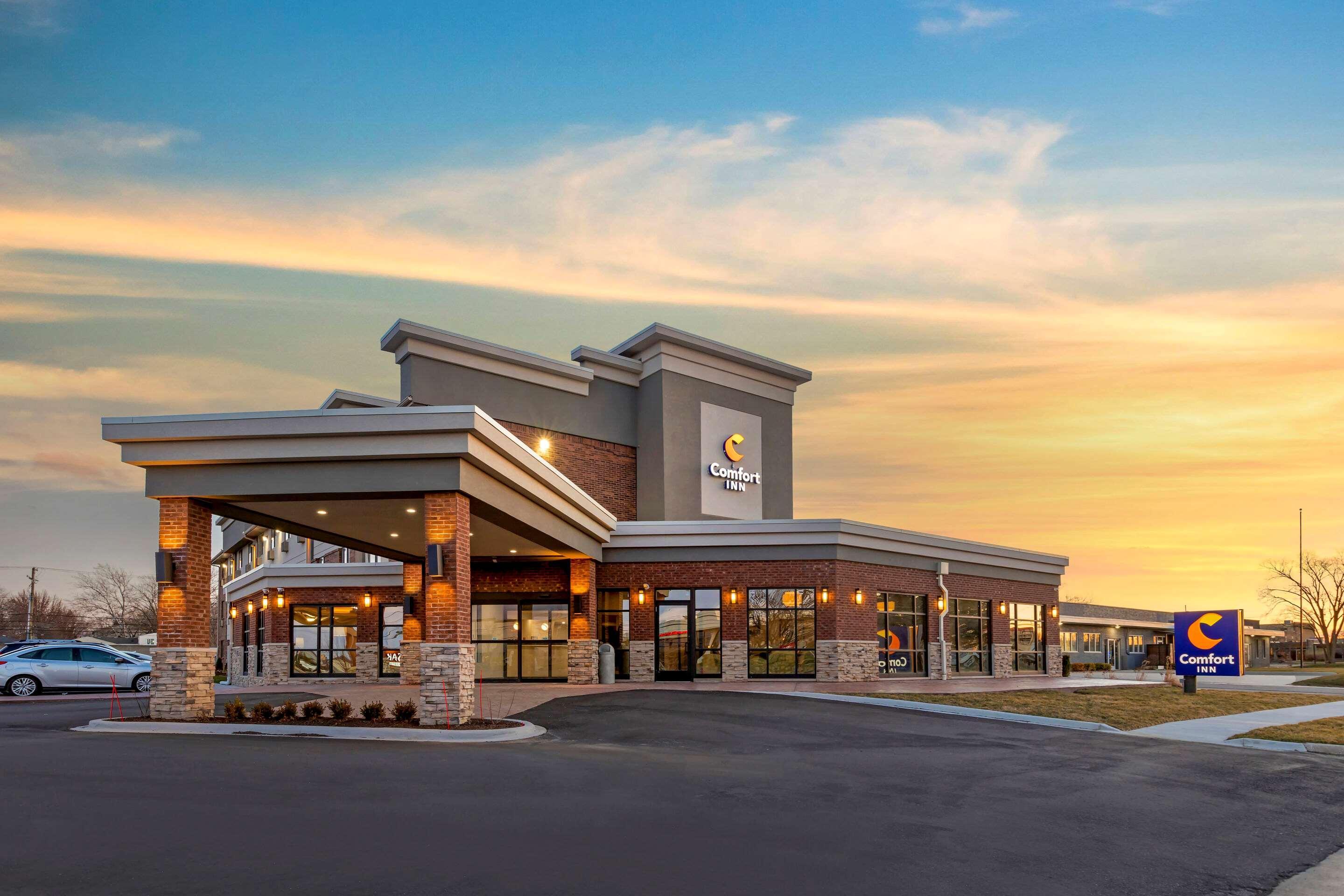 Comfort Inn Detroit - Troy Clawson Exterior photo